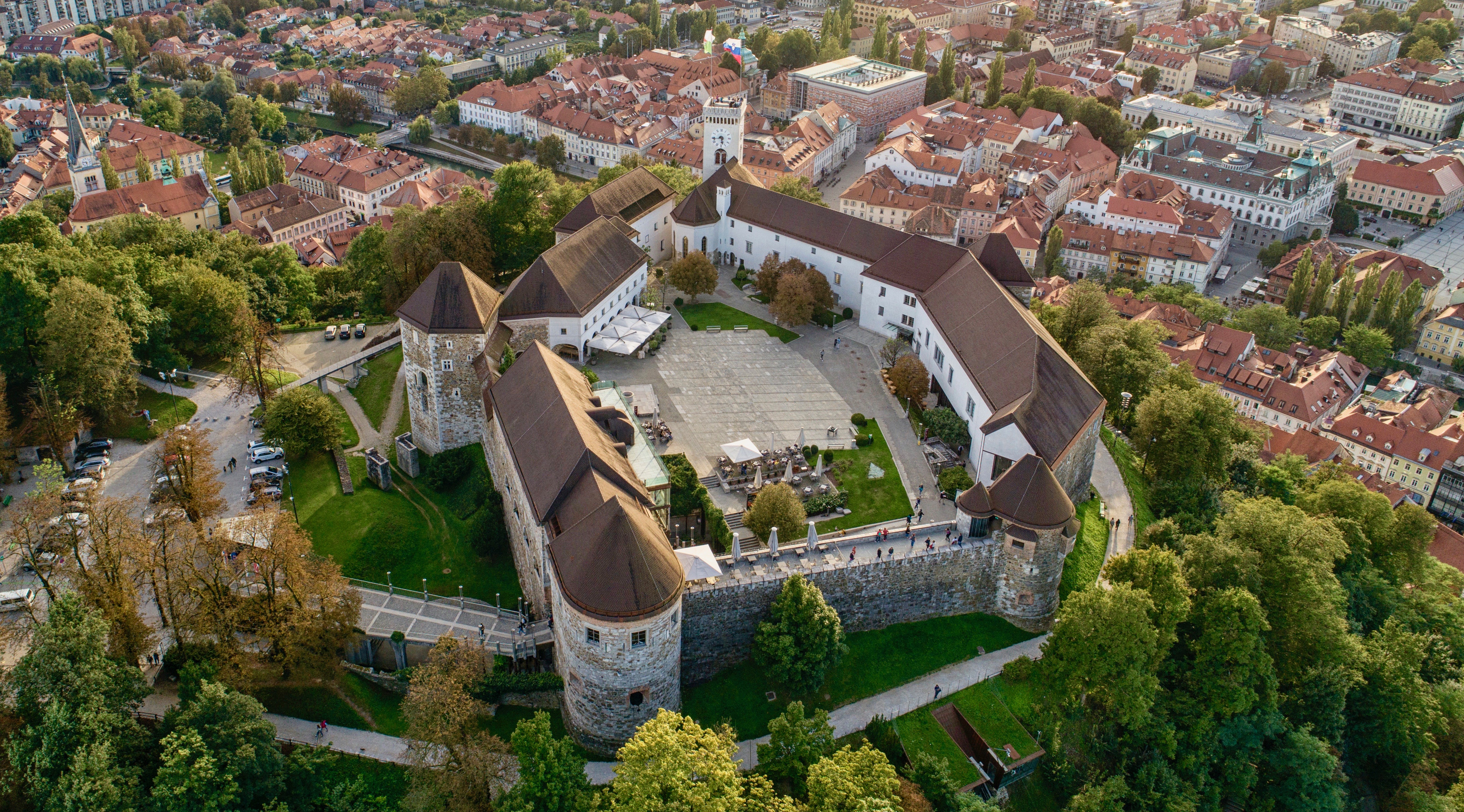 Pogled na Ljubljanski grad z dronom. Foto: arhiv LG