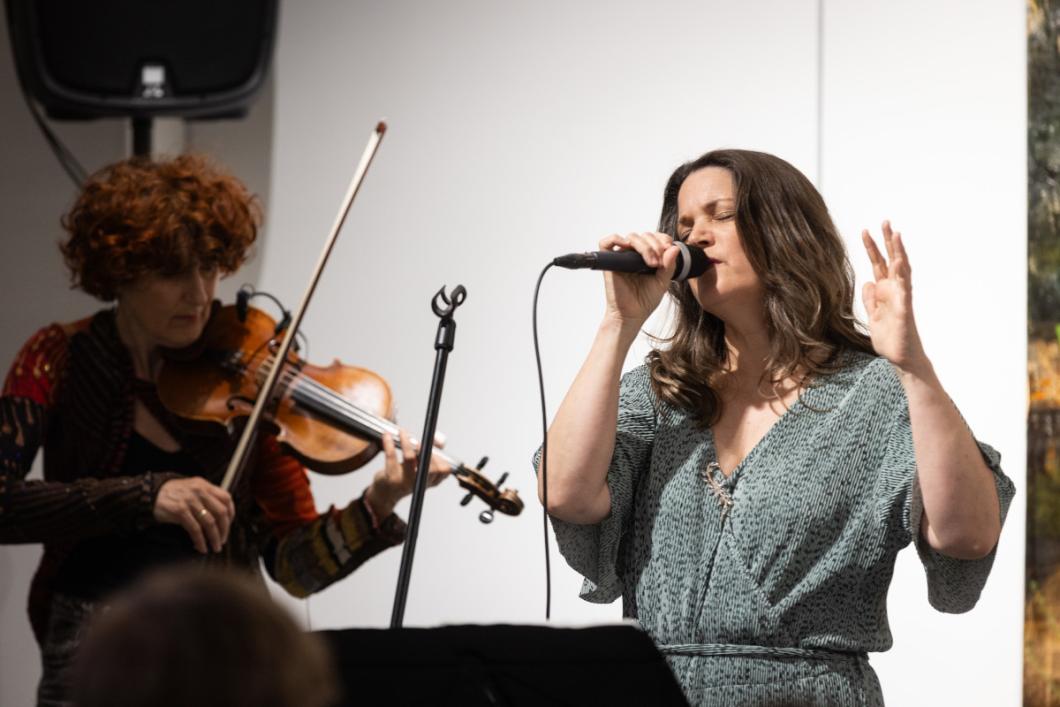 Ana in oni. Foto: Boštjan Pucelj
