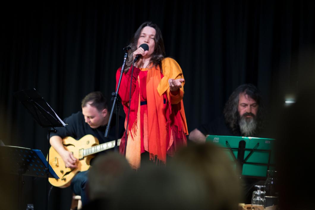 Ana in oni. Foto: Boštjan Pucelj