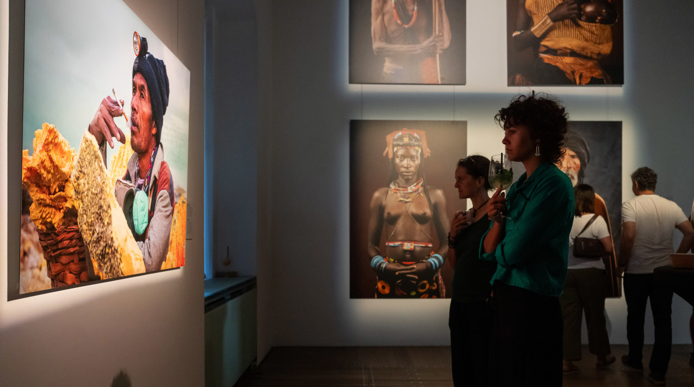 A.Hodalic Med svetovi, foto: Domen Pal