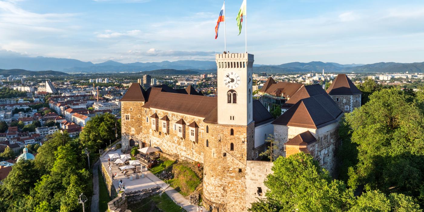Ljubljanski grad iz zraka. Foto: Jošt Gantar